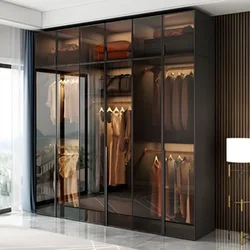Walk-in wardrobe Dubai villa